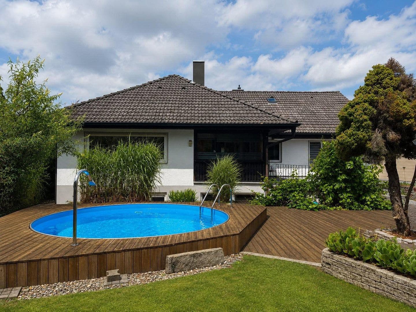 Prodej domu 232 m², pozemek 771 m², Altdorf bei Nürnberg, Bavorsko Prodej domu 232 m², pozemek 771 m², Altdorf bei Nürnberg, Bavorsko