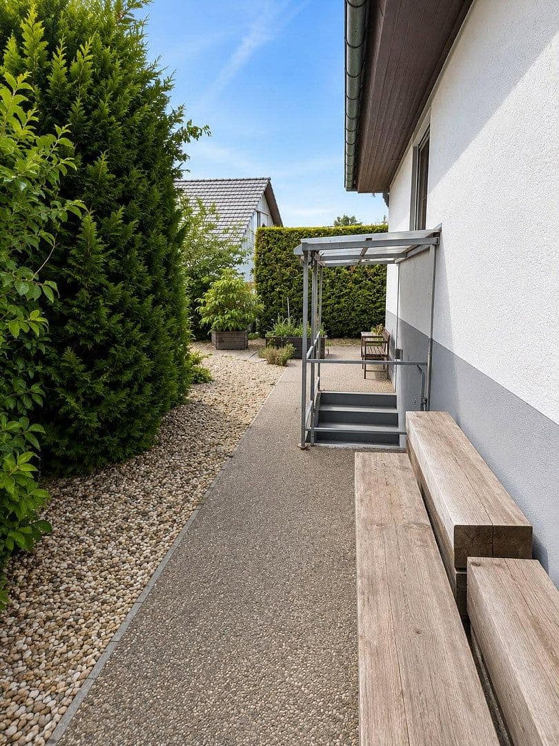 Prodej domu 232 m², pozemek 771 m², Altdorf bei Nürnberg, Bavorsko Prodej domu 232 m², pozemek 771 m², Altdorf bei Nürnberg, Bavorsko