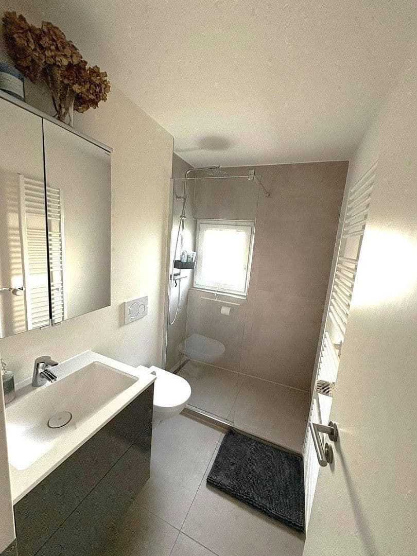 Pronájem bytu 3+1 63 m², Friedrichshafen, Bádensko-Württembersko Pronájem bytu 3+1 63 m², Friedrichshafen, Bádensko-Württembersko