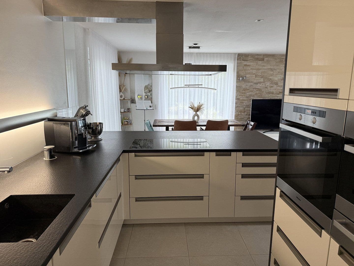 Prodej domu 155 m², pozemek 515 m², Schwendi, Bádensko-Württembersko Prodej domu 155 m², pozemek 515 m², Schwendi, Bádensko-Württembersko