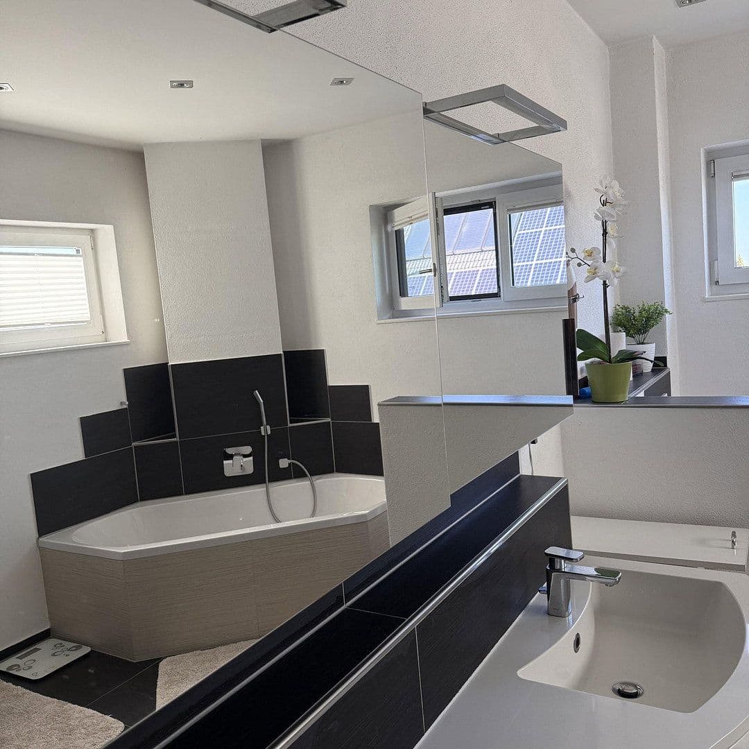 Prodej domu 155 m², pozemek 515 m², Schwendi, Bádensko-Württembersko Prodej domu 155 m², pozemek 515 m², Schwendi, Bádensko-Württembersko