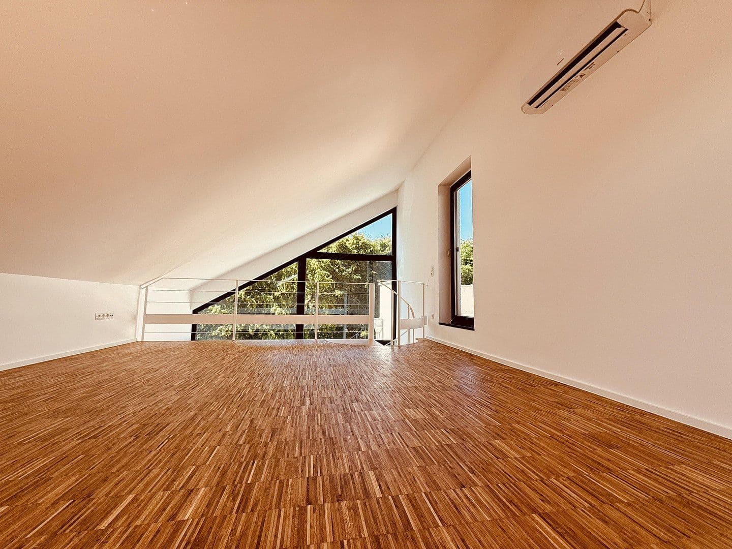 Pronájem bytu 2+kk 92 m², Arndtstraße 32-34, Köln, Severní Porýní-Vestfálsko Pronájem bytu 2+kk 92 m², Arndtstraße 32-34, Köln, Severní Porýní-Vestfálsko