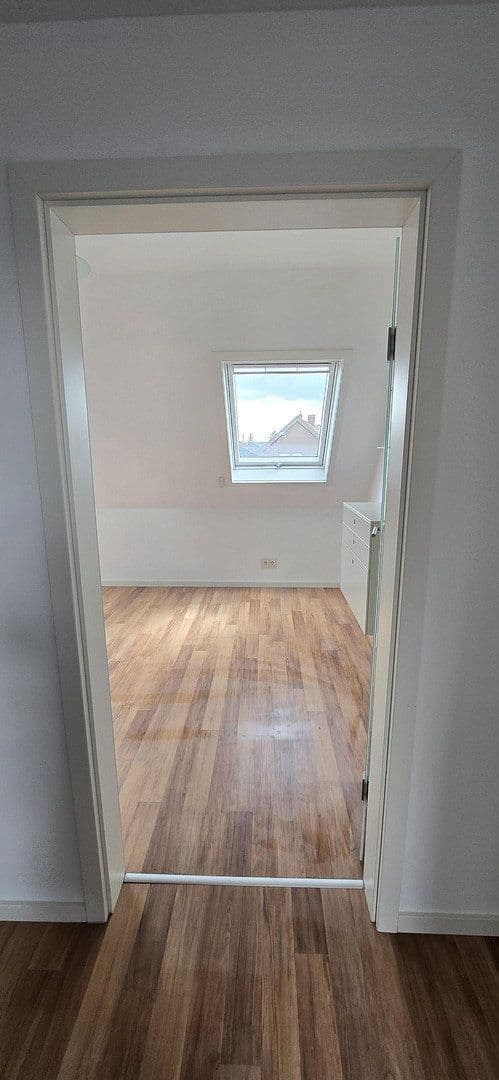 Pronájem bytu 3+1 52 m², Stuttgart, Bádensko-Württembersko Pronájem bytu 3+1 52 m², Stuttgart, Bádensko-Württembersko