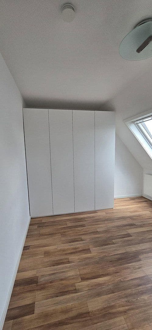 Pronájem bytu 3+1 52 m², Stuttgart, Bádensko-Württembersko Pronájem bytu 3+1 52 m², Stuttgart, Bádensko-Württembersko