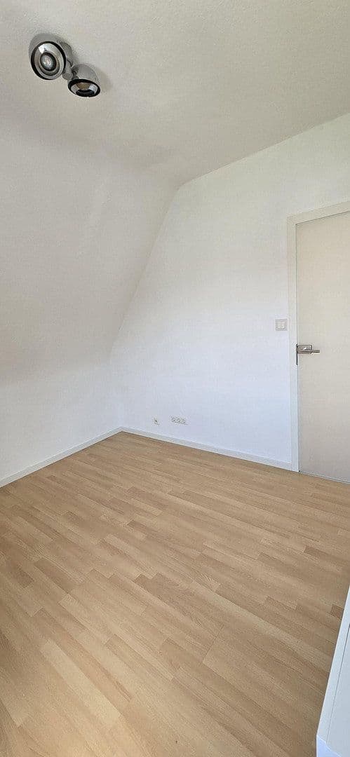Pronájem bytu 3+1 52 m², Stuttgart, Bádensko-Württembersko Pronájem bytu 3+1 52 m², Stuttgart, Bádensko-Württembersko