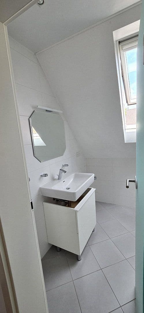 Pronájem bytu 3+1 52 m², Stuttgart, Bádensko-Württembersko Pronájem bytu 3+1 52 m², Stuttgart, Bádensko-Württembersko