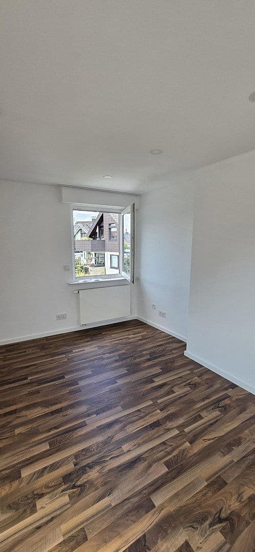 Pronájem bytu 3+1 52 m², Stuttgart, Bádensko-Württembersko Pronájem bytu 3+1 52 m², Stuttgart, Bádensko-Württembersko