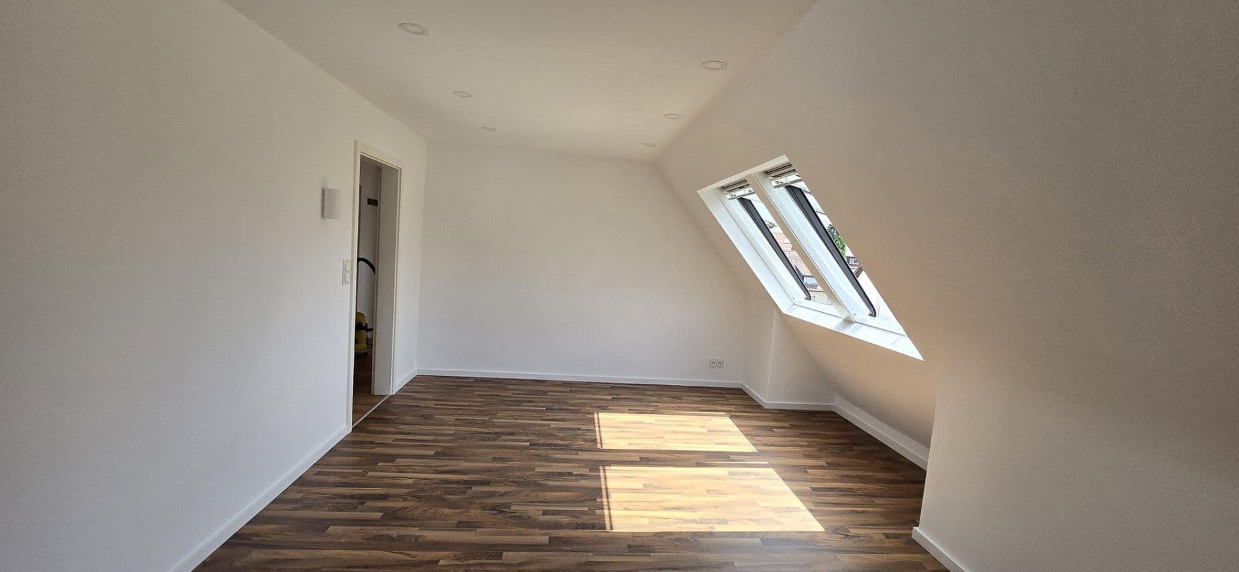 Pronájem bytu 3+1 52 m², Stuttgart, Bádensko-Württembersko Pronájem bytu 3+1 52 m², Stuttgart, Bádensko-Württembersko
