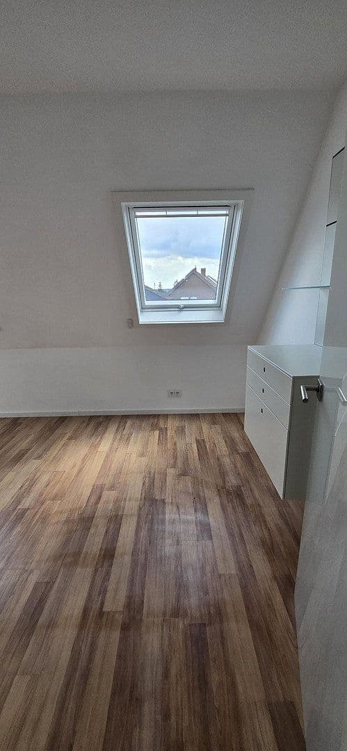 Pronájem bytu 3+1 52 m², Stuttgart, Bádensko-Württembersko Pronájem bytu 3+1 52 m², Stuttgart, Bádensko-Württembersko