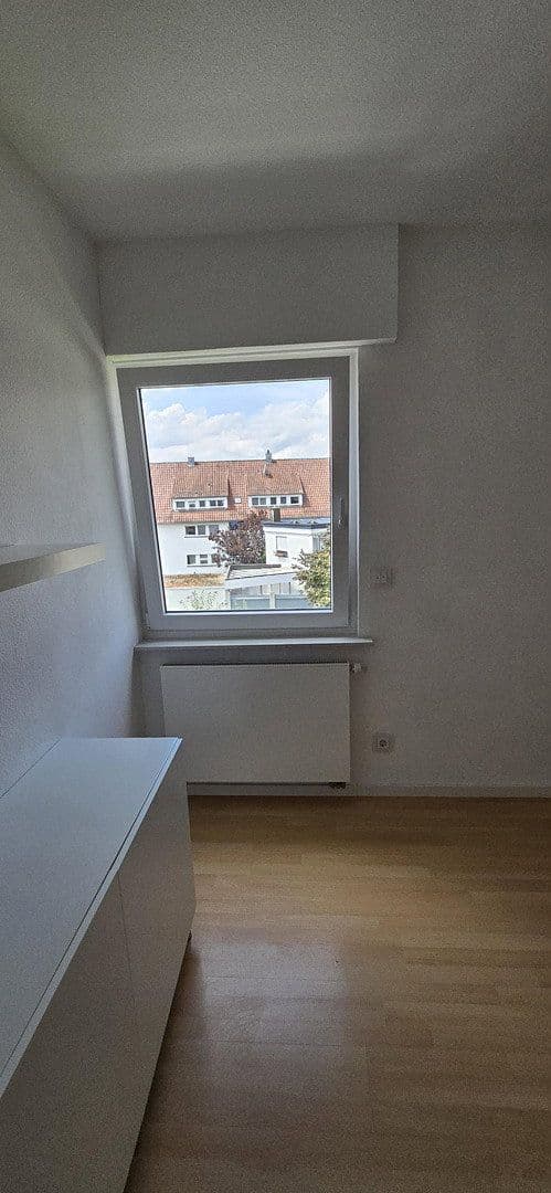 Pronájem bytu 3+1 52 m², Stuttgart, Bádensko-Württembersko Pronájem bytu 3+1 52 m², Stuttgart, Bádensko-Württembersko