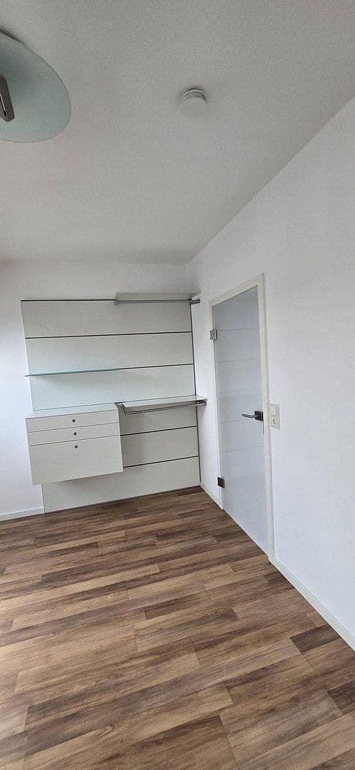 Pronájem bytu 3+1 52 m², Stuttgart, Bádensko-Württembersko Pronájem bytu 3+1 52 m², Stuttgart, Bádensko-Württembersko