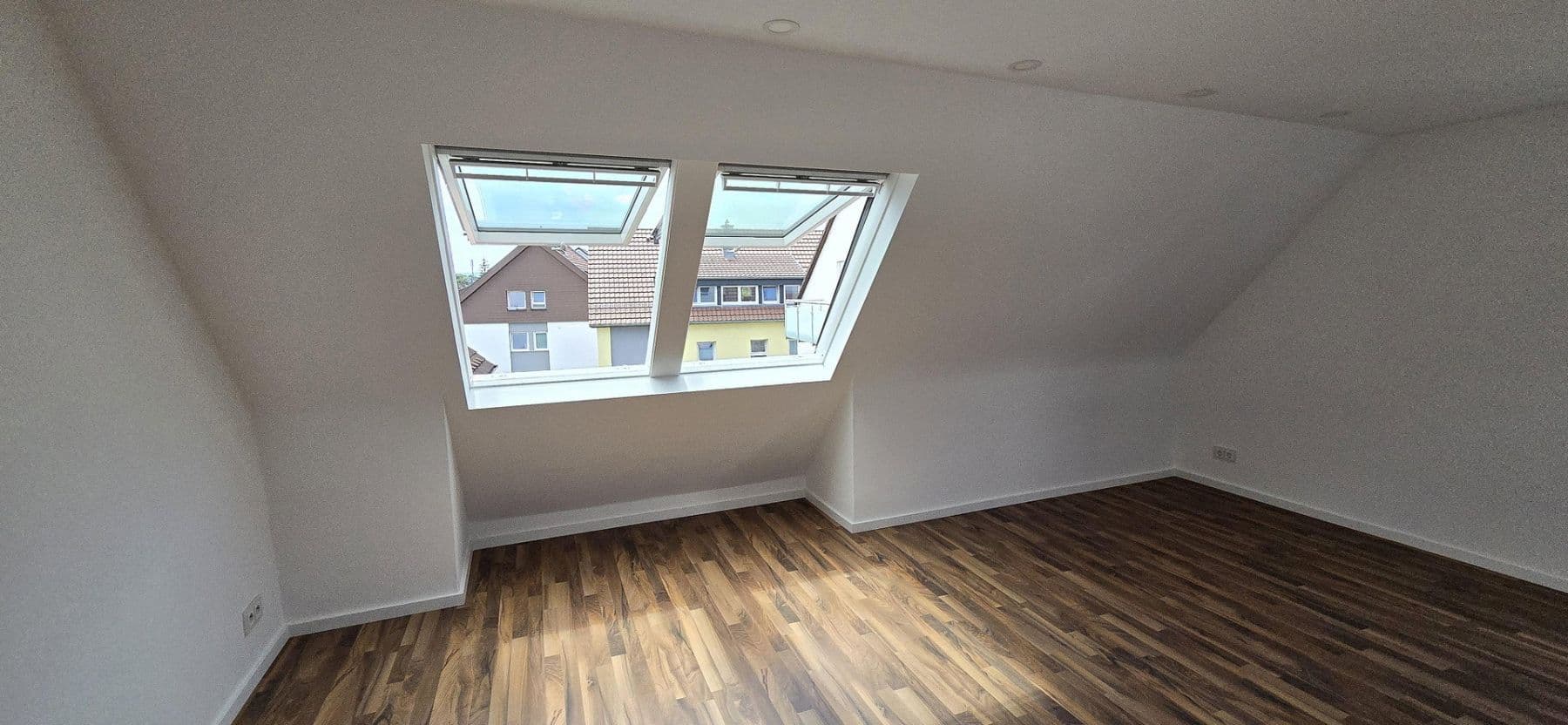Pronájem bytu 3+1 52 m², Stuttgart, Bádensko-Württembersko Pronájem bytu 3+1 52 m², Stuttgart, Bádensko-Württembersko