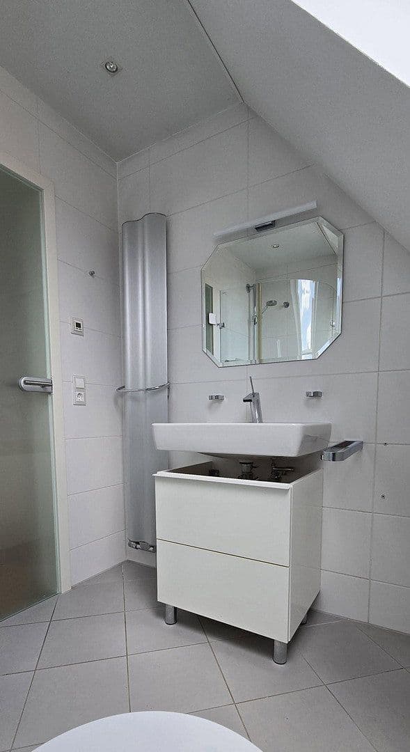 Pronájem bytu 3+1 52 m², Stuttgart, Bádensko-Württembersko Pronájem bytu 3+1 52 m², Stuttgart, Bádensko-Württembersko