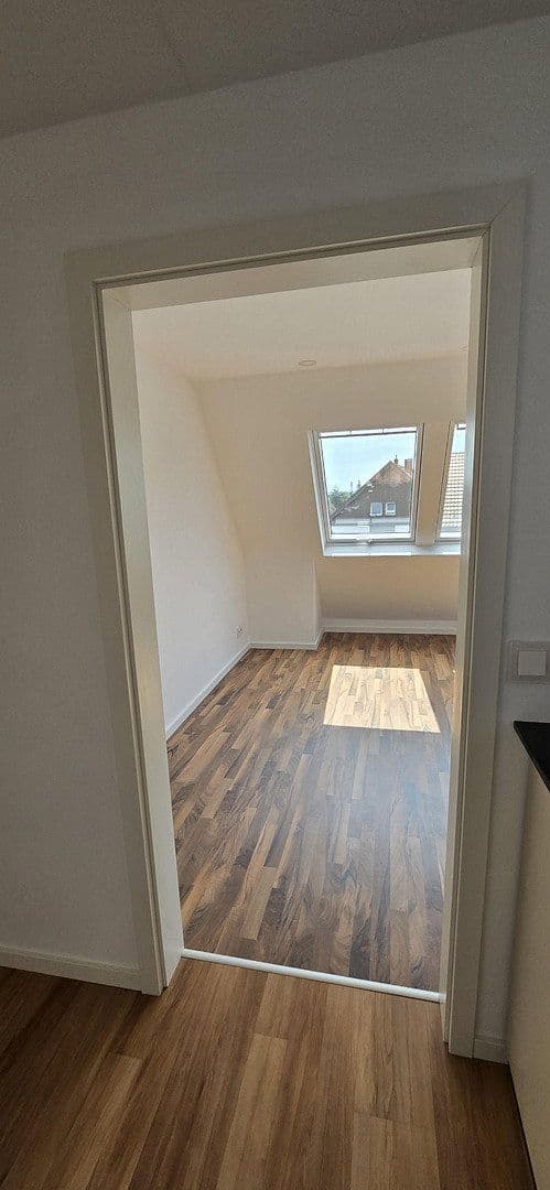 Pronájem bytu 3+1 52 m², Stuttgart, Bádensko-Württembersko Pronájem bytu 3+1 52 m², Stuttgart, Bádensko-Württembersko