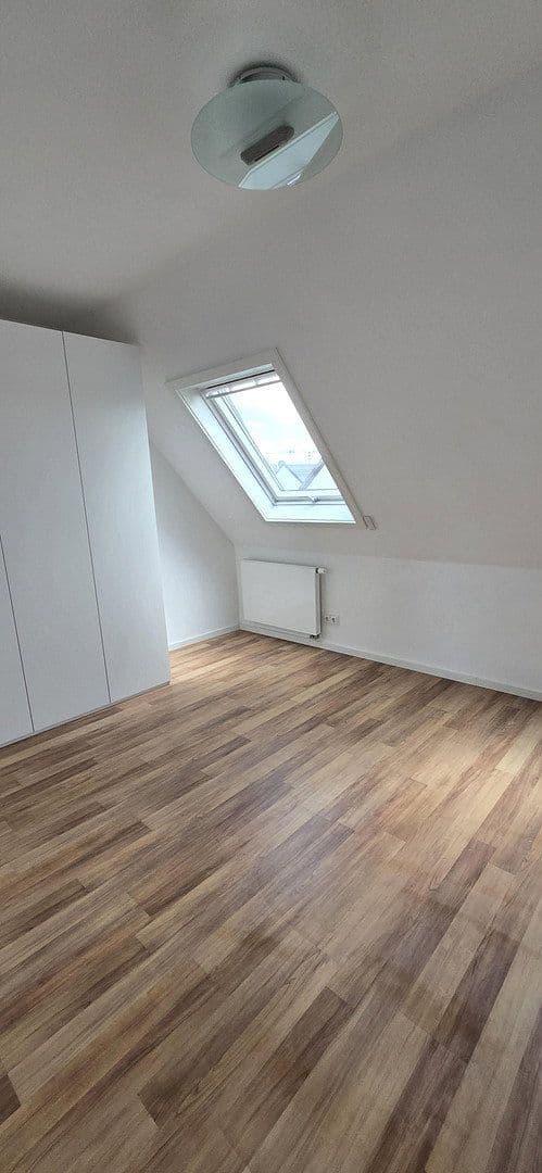 Pronájem bytu 3+1 52 m², Stuttgart, Bádensko-Württembersko Pronájem bytu 3+1 52 m², Stuttgart, Bádensko-Württembersko