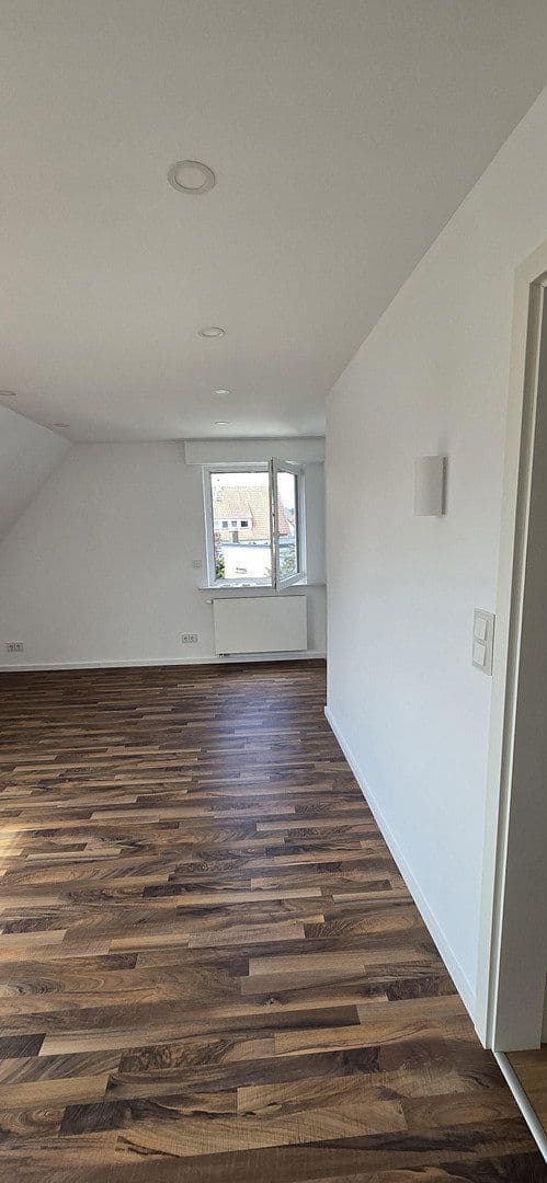 Pronájem bytu 3+1 52 m², Stuttgart, Bádensko-Württembersko Pronájem bytu 3+1 52 m², Stuttgart, Bádensko-Württembersko