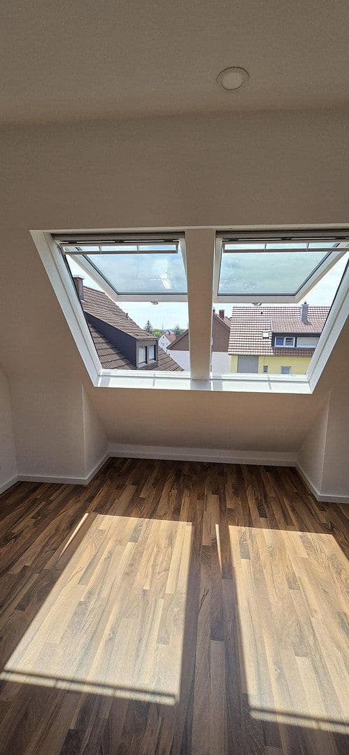 Pronájem bytu 3+1 52 m², Stuttgart, Bádensko-Württembersko Pronájem bytu 3+1 52 m², Stuttgart, Bádensko-Württembersko