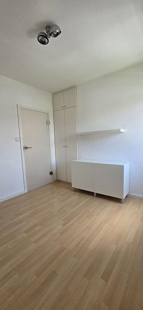 Pronájem bytu 3+1 52 m², Stuttgart, Bádensko-Württembersko Pronájem bytu 3+1 52 m², Stuttgart, Bádensko-Württembersko