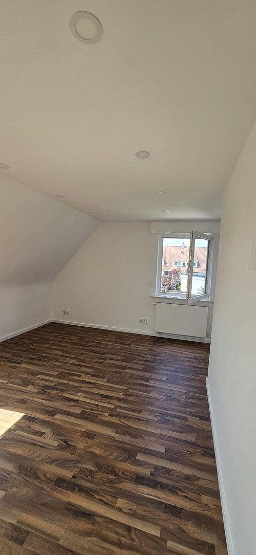 Pronájem bytu 3+1 52 m², Stuttgart, Bádensko-Württembersko Pronájem bytu 3+1 52 m², Stuttgart, Bádensko-Württembersko