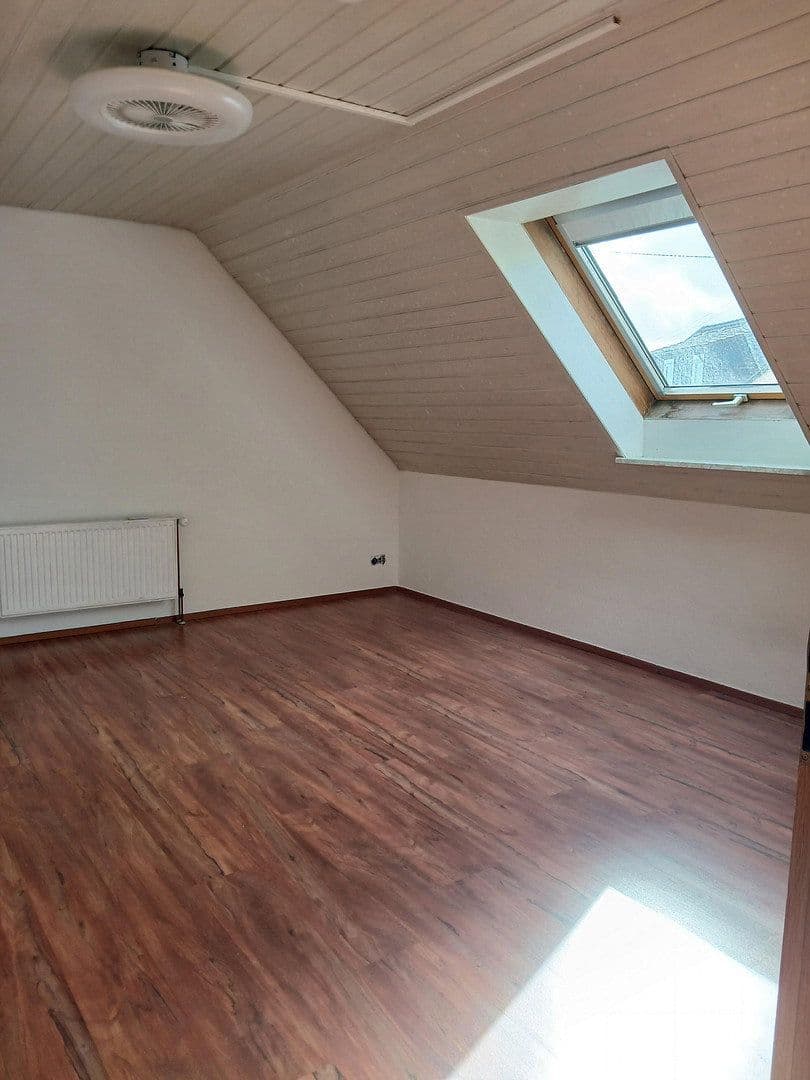 Pronájem bytu 3+1 82 m², Kornbeckstraße 13, Winnenden, Bádensko-Württembersko Pronájem bytu 3+1 82 m², Kornbeckstraße 13, Winnenden, Bádensko-Württembersko