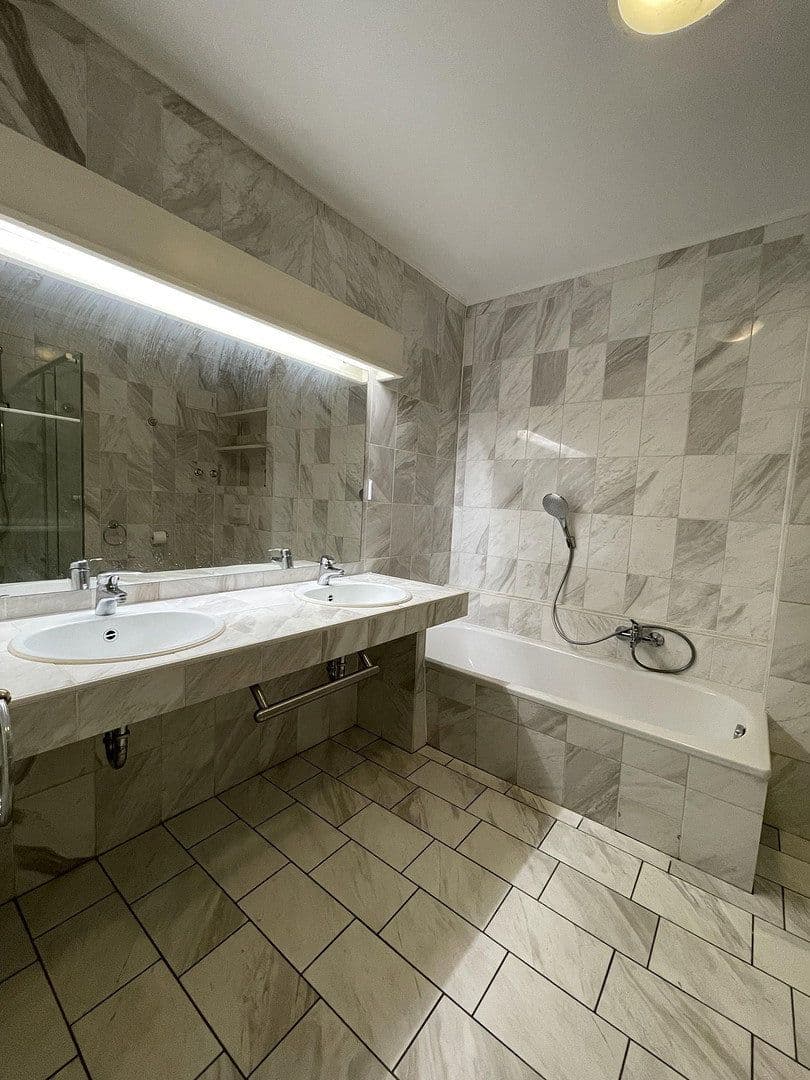 Pronájem domu 149 m², pozemek 56 m², Wiesbaden, Hessen Pronájem domu 149 m², pozemek 56 m², Wiesbaden, Hessen