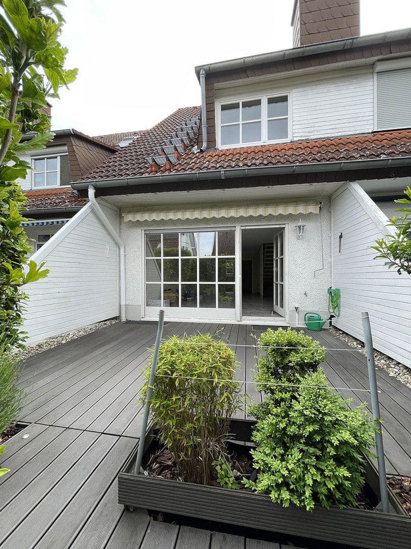 Pronájem domu 149 m², pozemek 56 m², Wiesbaden, Hessen Pronájem domu 149 m², pozemek 56 m², Wiesbaden, Hessen