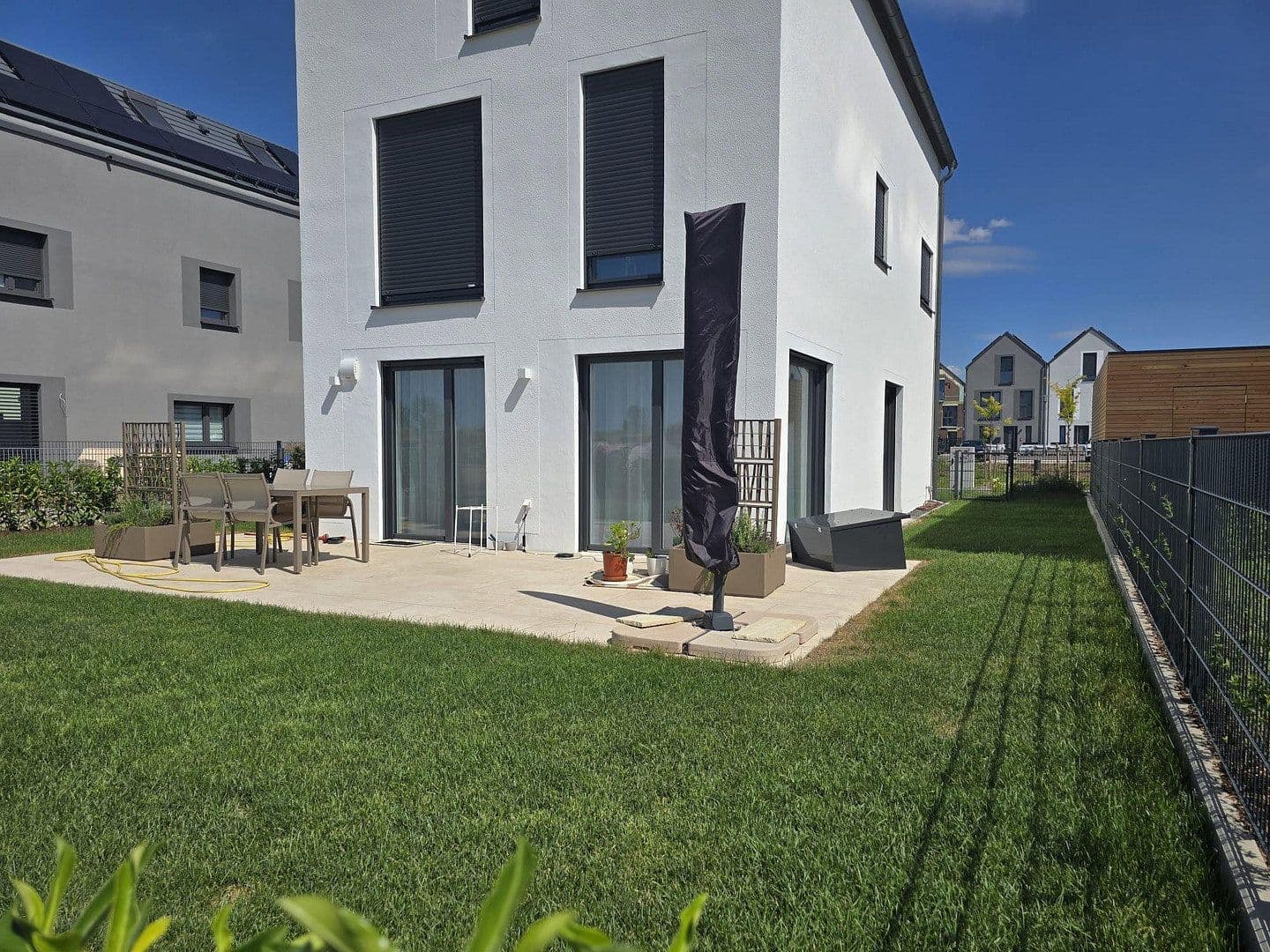 Pronájem domu 149 m², pozemek 317 m², Lerchenfelder Hof, Köfering, Bavorsko Pronájem domu 149 m², pozemek 317 m², Lerchenfelder Hof, Köfering, Bavorsko
