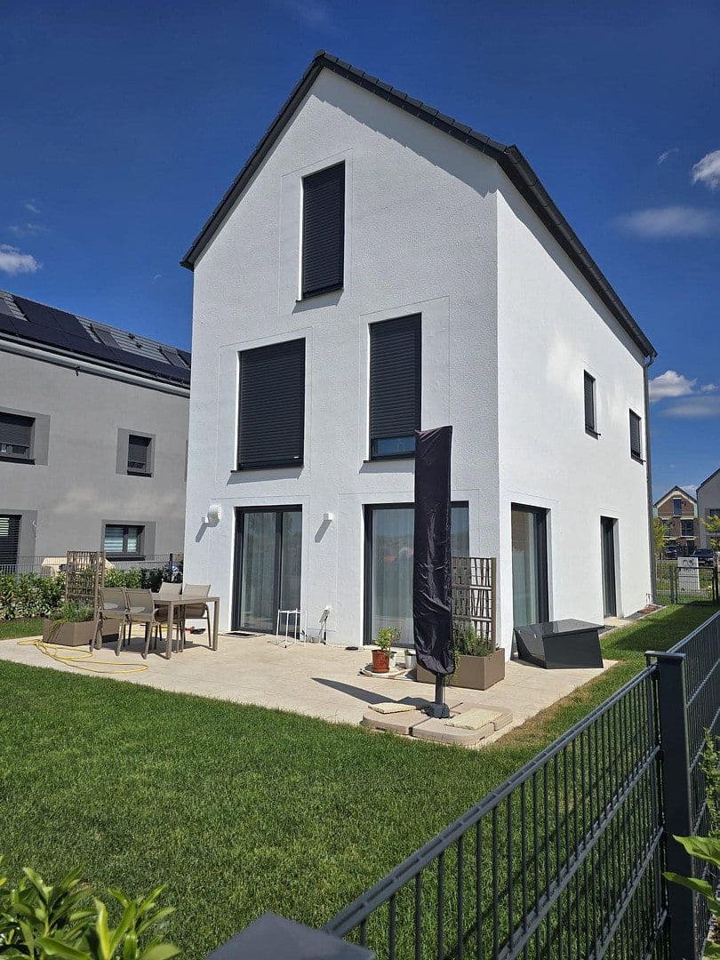 Pronájem domu 149 m², pozemek 317 m², Lerchenfelder Hof, Köfering, Bavorsko Pronájem domu 149 m², pozemek 317 m², Lerchenfelder Hof, Köfering, Bavorsko