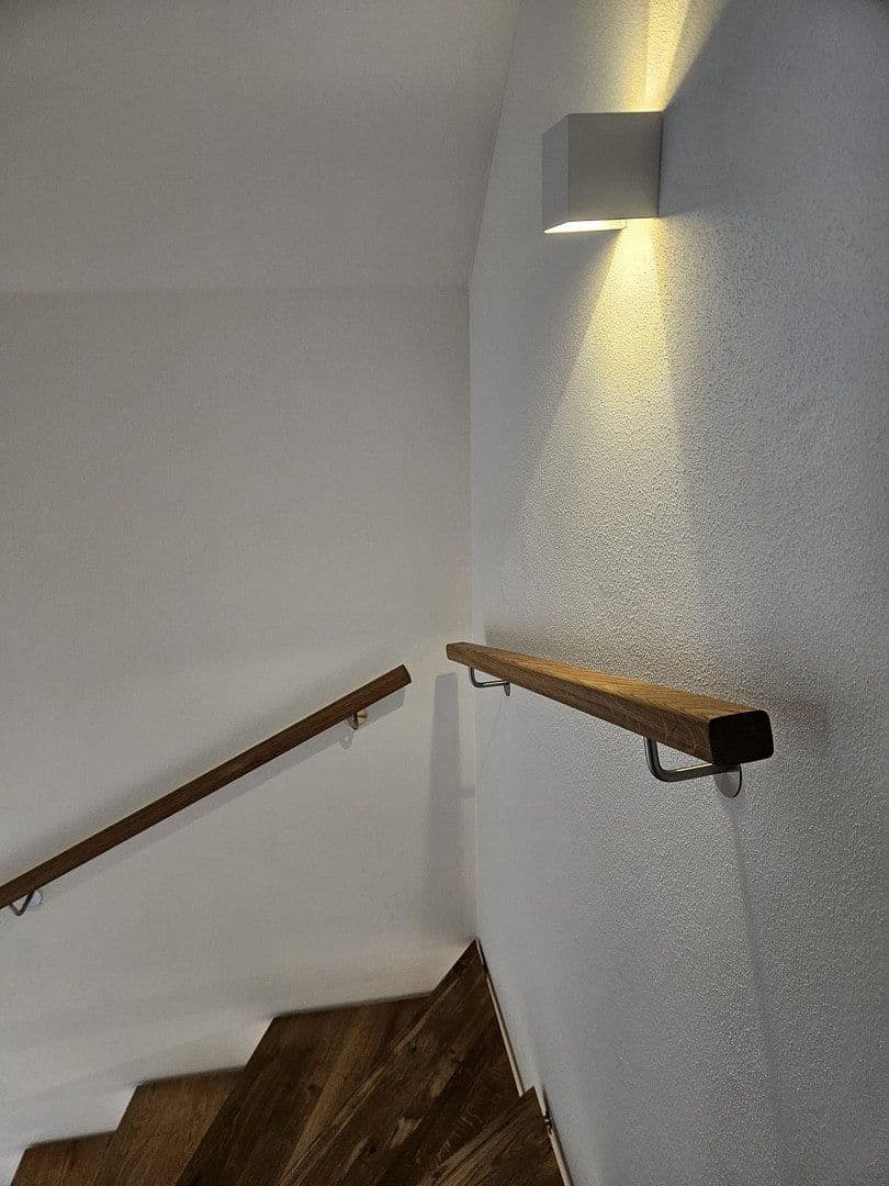 Pronájem domu 149 m², pozemek 317 m², Lerchenfelder Hof, Köfering, Bavorsko Pronájem domu 149 m², pozemek 317 m², Lerchenfelder Hof, Köfering, Bavorsko