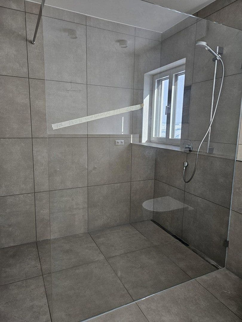 Pronájem domu 149 m², pozemek 317 m², Lerchenfelder Hof, Köfering, Bavorsko Pronájem domu 149 m², pozemek 317 m², Lerchenfelder Hof, Köfering, Bavorsko