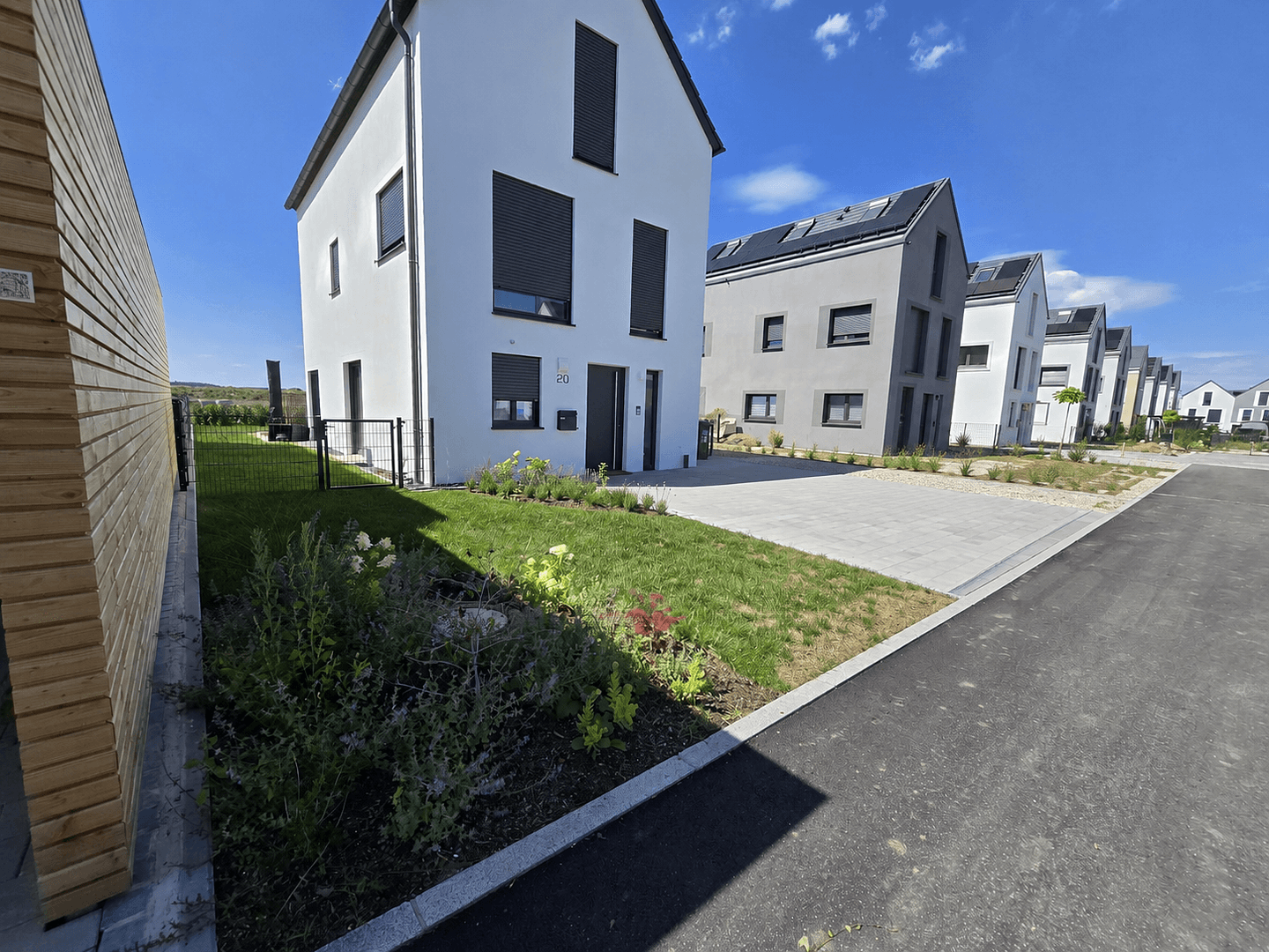 Pronájem domu 149 m², pozemek 317 m², Lerchenfelder Hof, Köfering, Bavorsko Pronájem domu 149 m², pozemek 317 m², Lerchenfelder Hof, Köfering, Bavorsko