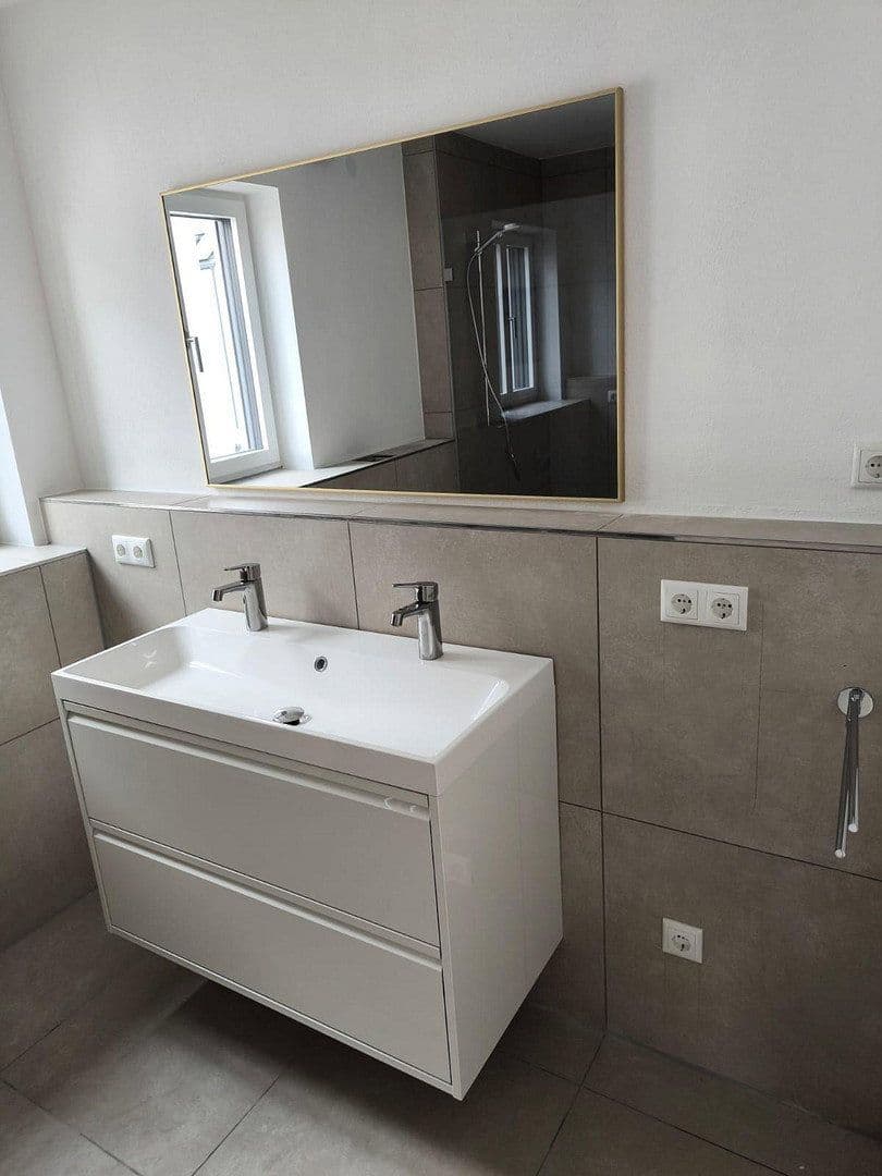 Pronájem domu 149 m², pozemek 317 m², Lerchenfelder Hof, Köfering, Bavorsko Pronájem domu 149 m², pozemek 317 m², Lerchenfelder Hof, Köfering, Bavorsko