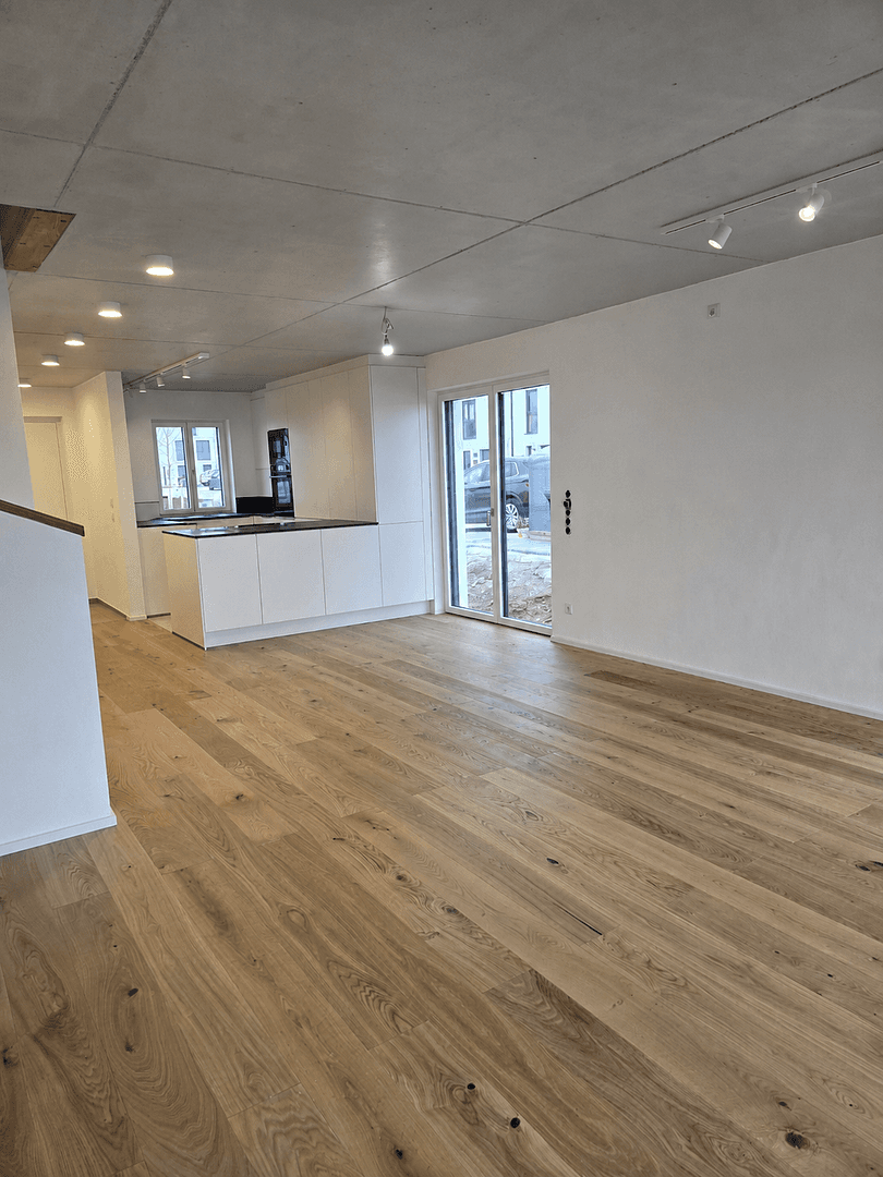 Pronájem domu 149 m², pozemek 317 m², Lerchenfelder Hof, Köfering, Bavorsko Pronájem domu 149 m², pozemek 317 m², Lerchenfelder Hof, Köfering, Bavorsko