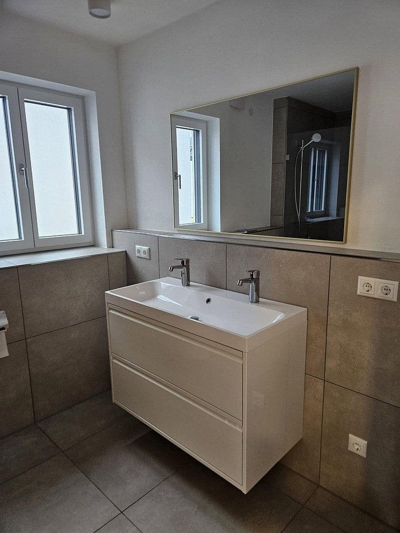 Pronájem domu 149 m², pozemek 317 m², Lerchenfelder Hof, Köfering, Bavorsko Pronájem domu 149 m², pozemek 317 m², Lerchenfelder Hof, Köfering, Bavorsko