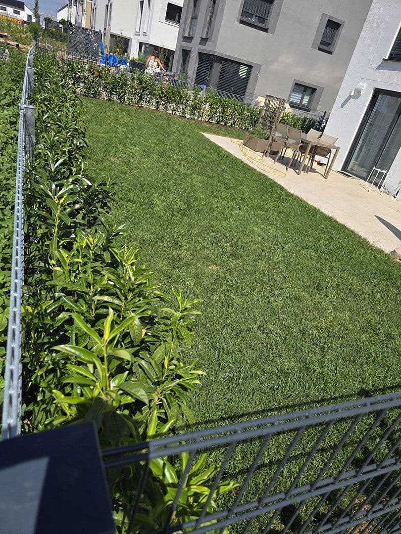Pronájem domu 149 m², pozemek 317 m², Lerchenfelder Hof, Köfering, Bavorsko Pronájem domu 149 m², pozemek 317 m², Lerchenfelder Hof, Köfering, Bavorsko