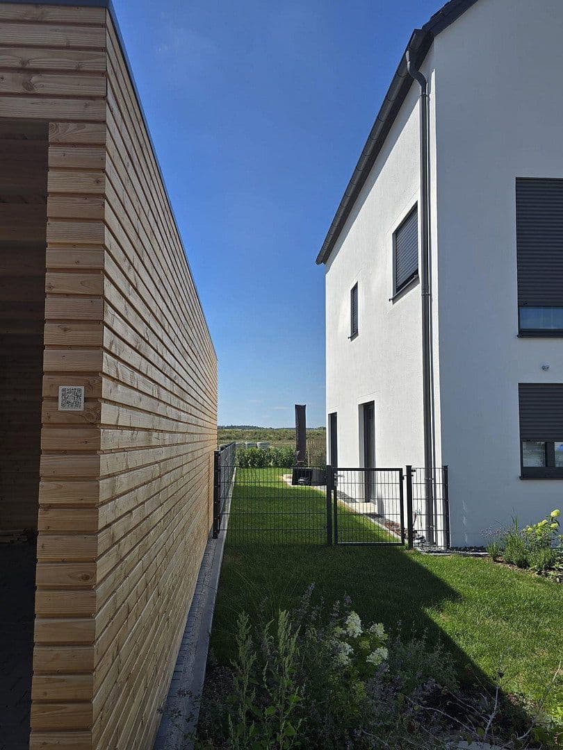 Pronájem domu 149 m², pozemek 317 m², Lerchenfelder Hof, Köfering, Bavorsko Pronájem domu 149 m², pozemek 317 m², Lerchenfelder Hof, Köfering, Bavorsko