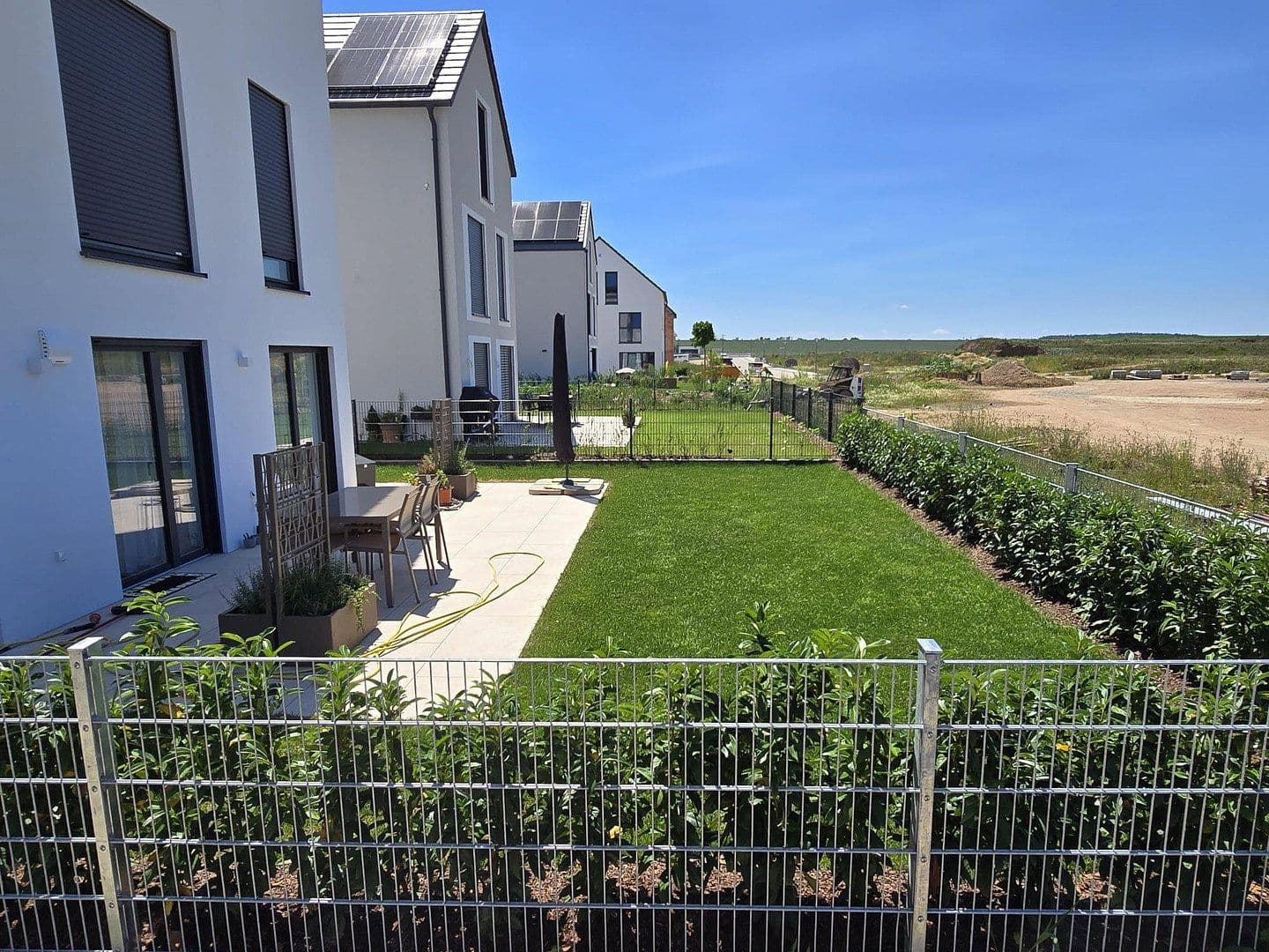 Pronájem domu 149 m², pozemek 317 m², Lerchenfelder Hof, Köfering, Bavorsko Pronájem domu 149 m², pozemek 317 m², Lerchenfelder Hof, Köfering, Bavorsko