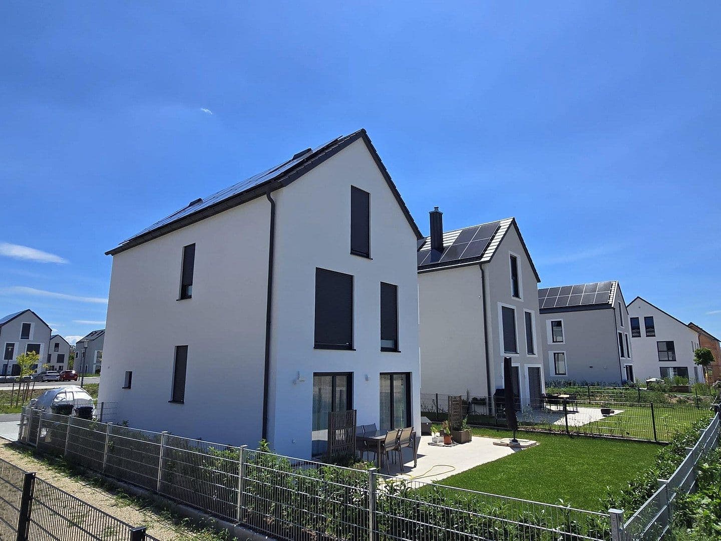Pronájem domu 149 m², pozemek 317 m², Lerchenfelder Hof, Köfering, Bavorsko Pronájem domu 149 m², pozemek 317 m², Lerchenfelder Hof, Köfering, Bavorsko