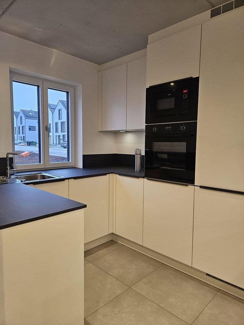 Pronájem domu 149 m², pozemek 317 m², Lerchenfelder Hof, Köfering, Bavorsko Pronájem domu 149 m², pozemek 317 m², Lerchenfelder Hof, Köfering, Bavorsko