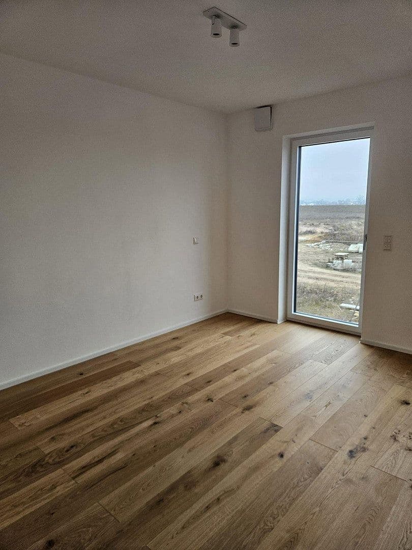 Pronájem domu 149 m², pozemek 317 m², Lerchenfelder Hof, Köfering, Bavorsko Pronájem domu 149 m², pozemek 317 m², Lerchenfelder Hof, Köfering, Bavorsko