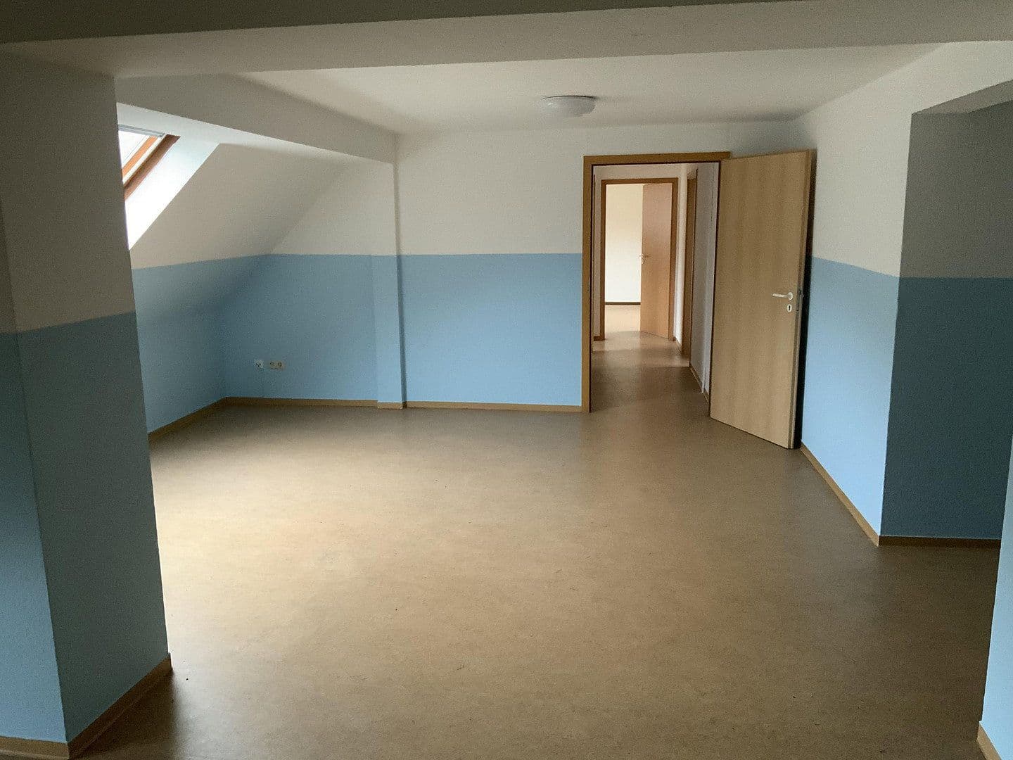 Pronájem domu 454 m², pozemek 959 m², Oberweiler-Tiefenbach, Porýní-Falc Pronájem domu 454 m², pozemek 959 m², Oberweiler-Tiefenbach, Porýní-Falc