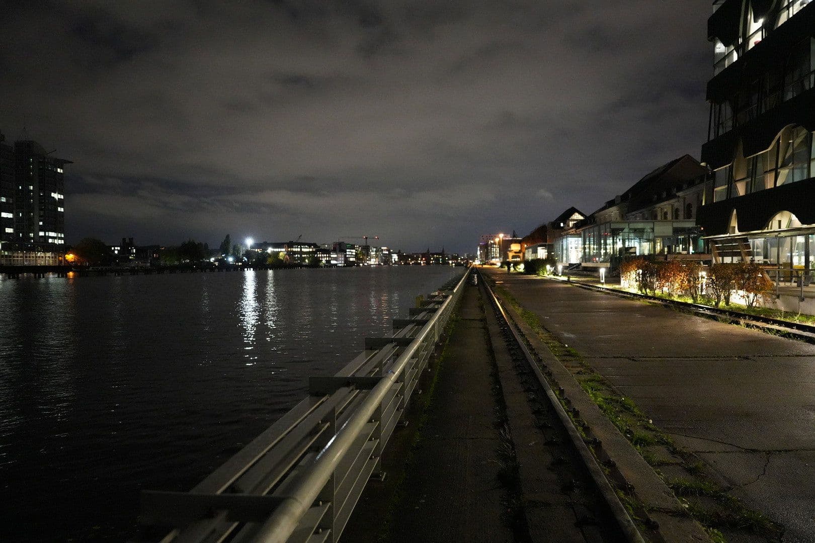 Pronájem bytu 2+1 44 m², Stralauer Allee 13a, Berlin, Berlín Pronájem bytu 2+1 44 m², Stralauer Allee 13a, Berlin, Berlín