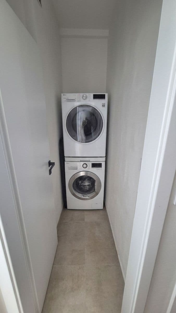 Pronájem bytu 2+kk 43 m², Osadní, Praha, Praha Pronájem bytu 2+kk 43 m², Osadní, Praha, Praha