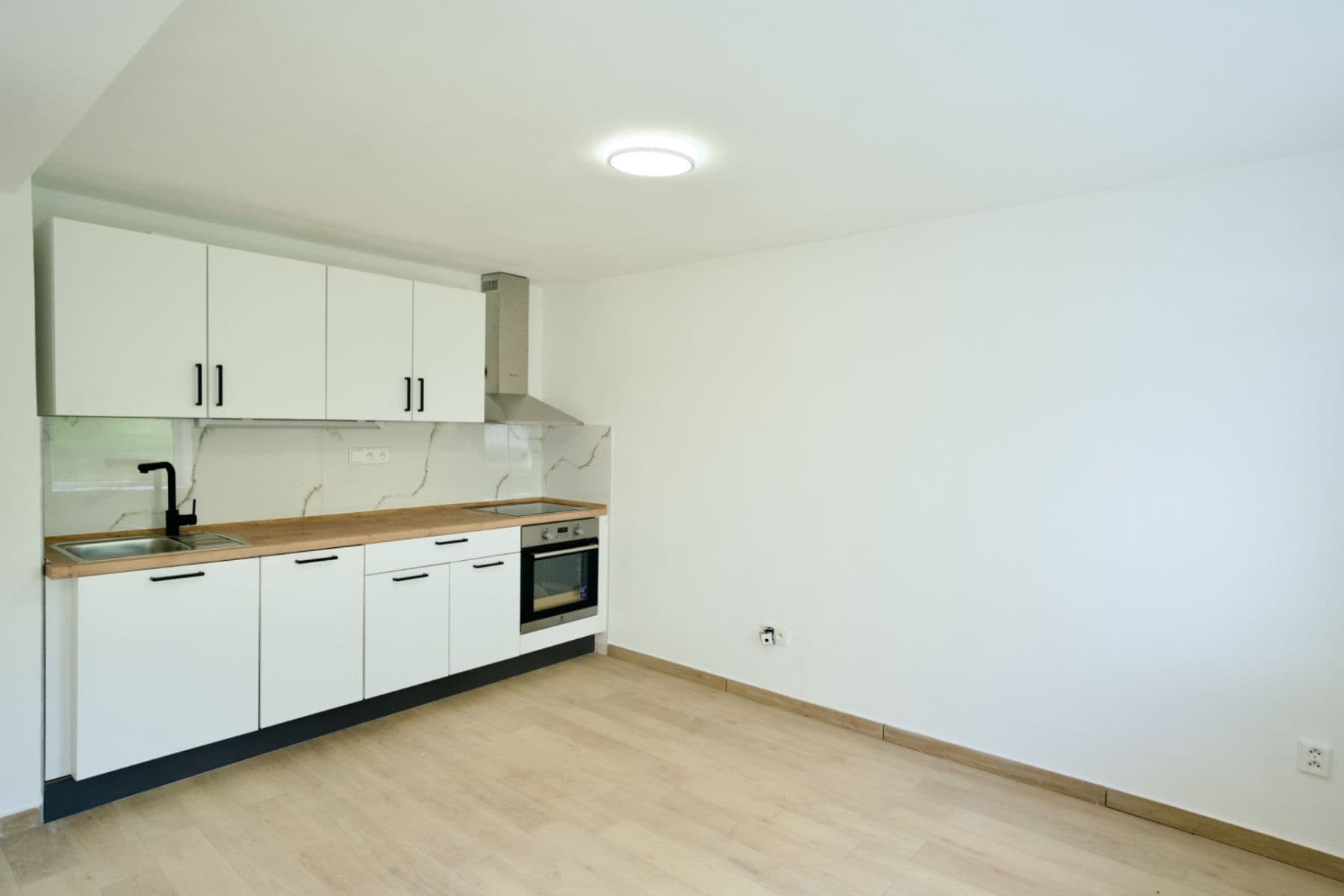 Pronájem bytu 2+kk 42 m², Jiráskova, Hostivice, Středočeský kraj Pronájem bytu 2+kk 42 m², Jiráskova, Hostivice, Středočeský kraj