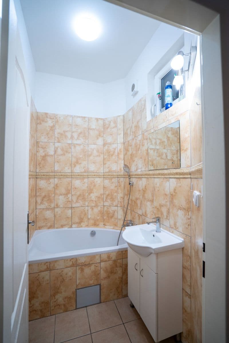 Pronájem bytu 1+1 45 m², Moskevská, Praha, Praha Pronájem bytu 1+1 45 m², Moskevská, Praha, Praha
