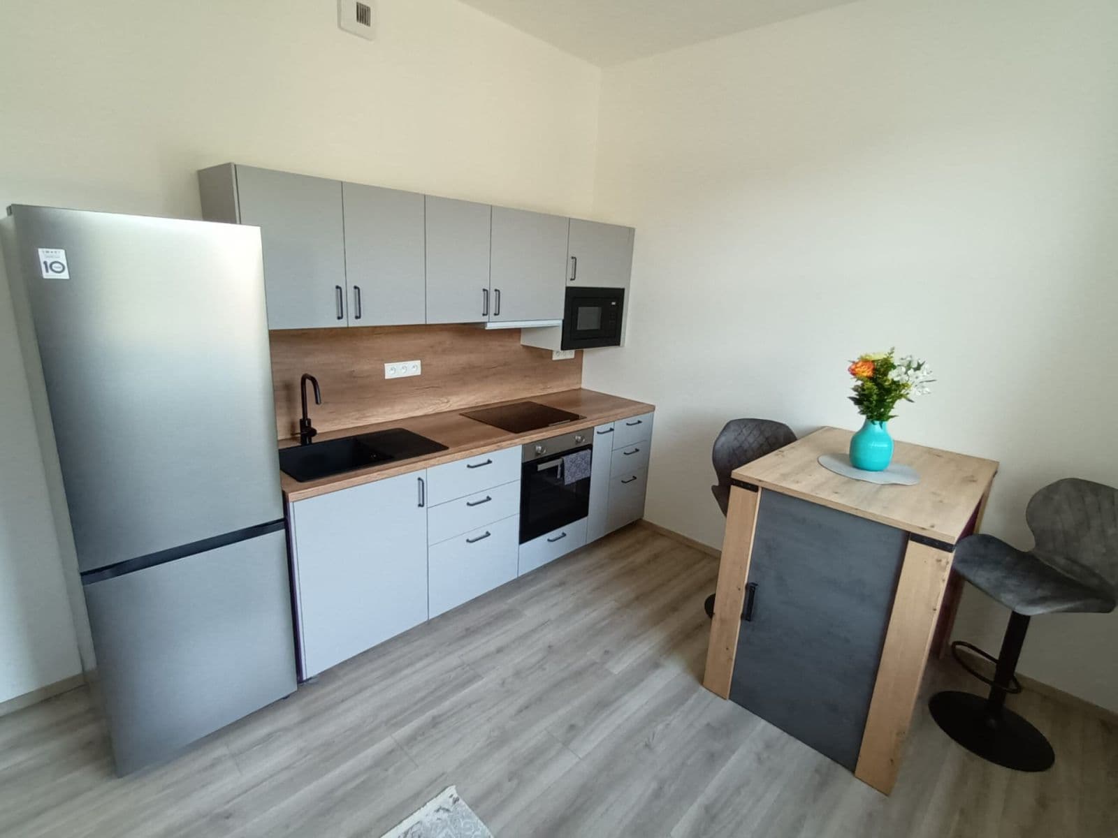 Pronájem bytu 1+kk 36 m², S. K. Neumanna, Kralupy nad Vltavou, Středočeský kraj Pronájem bytu 1+kk 36 m², S. K. Neumanna, Kralupy nad Vltavou, Středočeský kraj