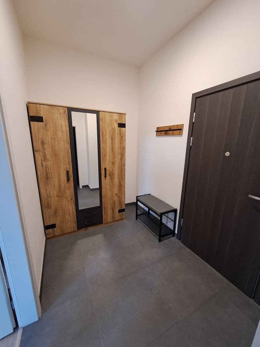 Pronájem bytu 1+kk 36 m², S. K. Neumanna, Kralupy nad Vltavou, Středočeský kraj Pronájem bytu 1+kk 36 m², S. K. Neumanna, Kralupy nad Vltavou, Středočeský kraj