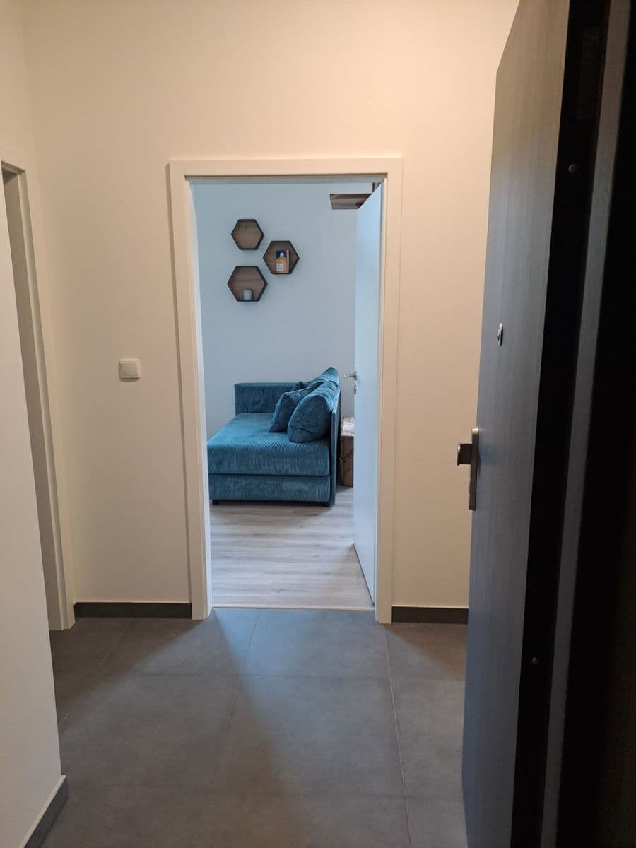 Pronájem bytu 1+kk 36 m², S. K. Neumanna, Kralupy nad Vltavou, Středočeský kraj Pronájem bytu 1+kk 36 m², S. K. Neumanna, Kralupy nad Vltavou, Středočeský kraj
