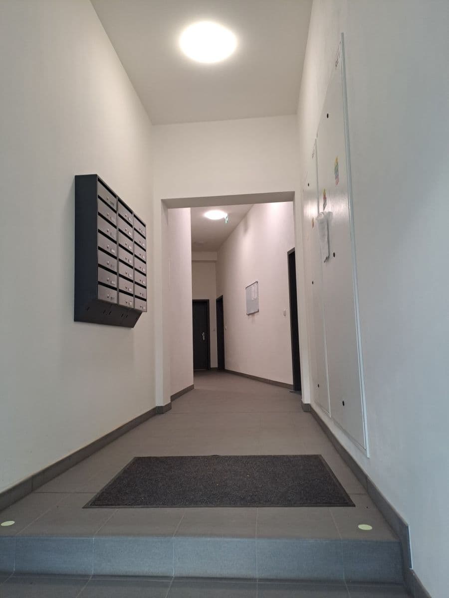 Pronájem bytu 1+kk 36 m², S. K. Neumanna, Kralupy nad Vltavou, Středočeský kraj Pronájem bytu 1+kk 36 m², S. K. Neumanna, Kralupy nad Vltavou, Středočeský kraj