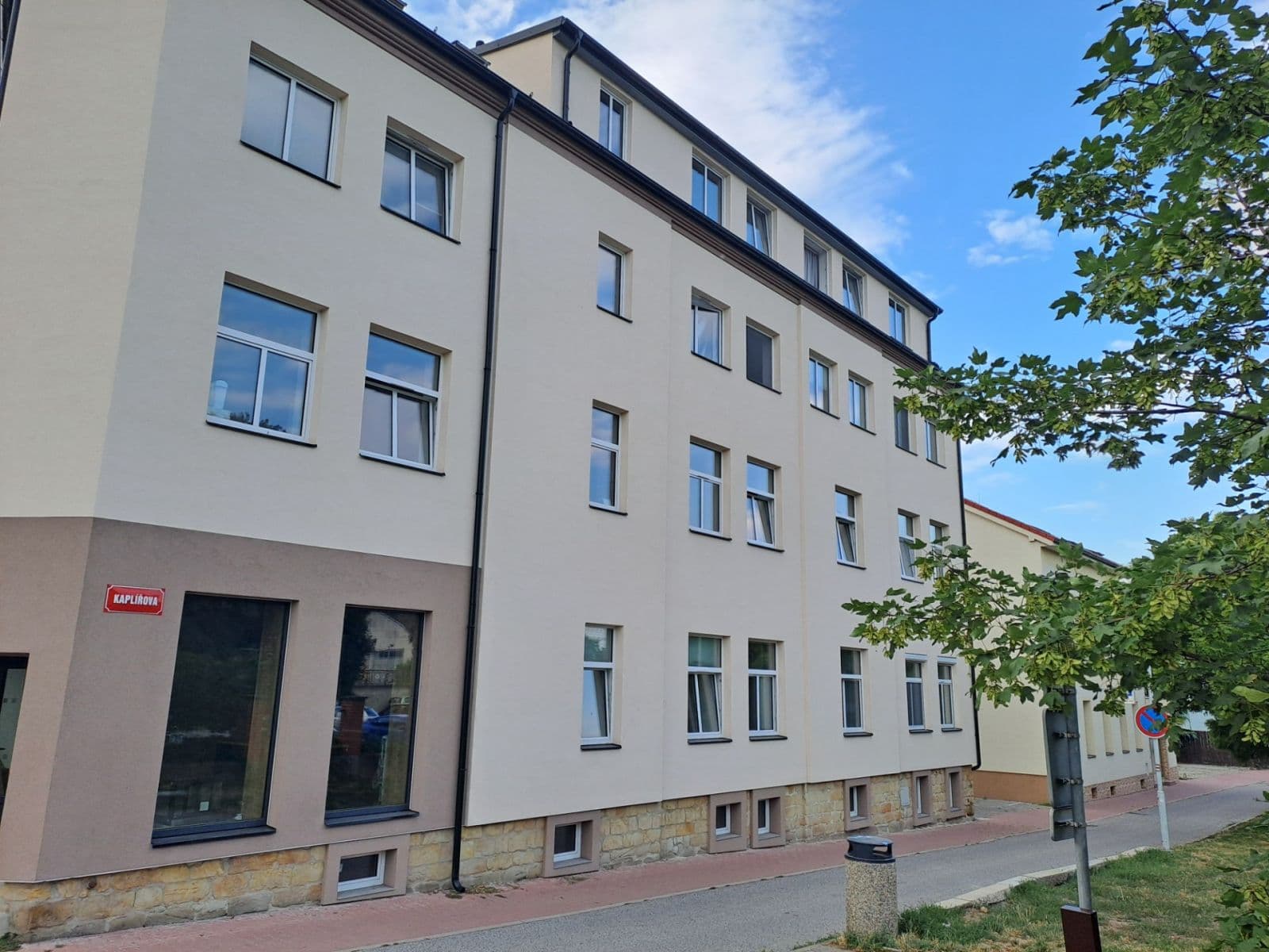 Pronájem bytu 1+kk 36 m², S. K. Neumanna, Kralupy nad Vltavou, Středočeský kraj Pronájem bytu 1+kk 36 m², S. K. Neumanna, Kralupy nad Vltavou, Středočeský kraj